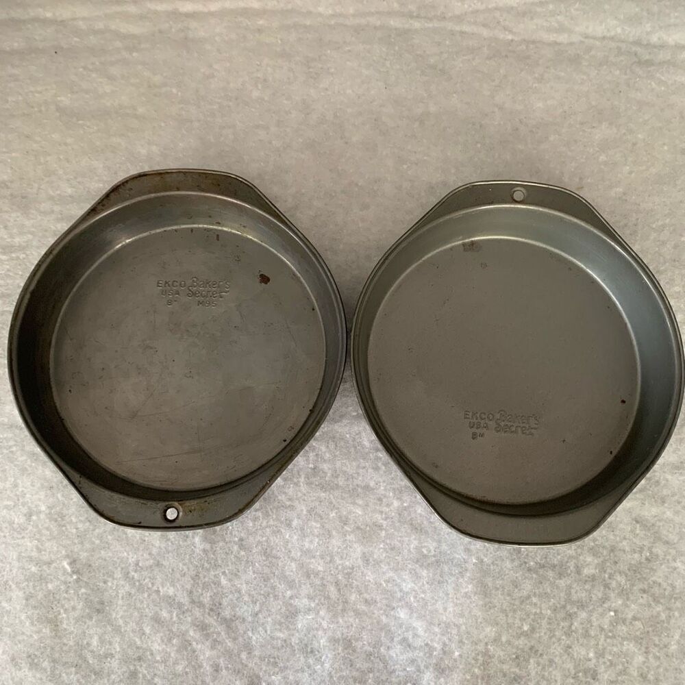 2 Ekco USA Baker’s Secret M95 8” Pans
